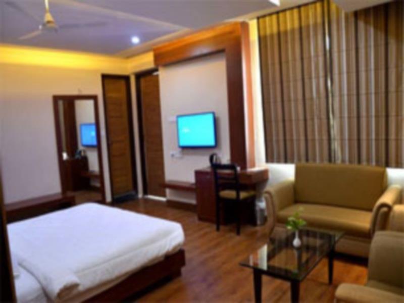 Capital O 4535 Hotel Uma Palace Váránaszi Kültér fotó