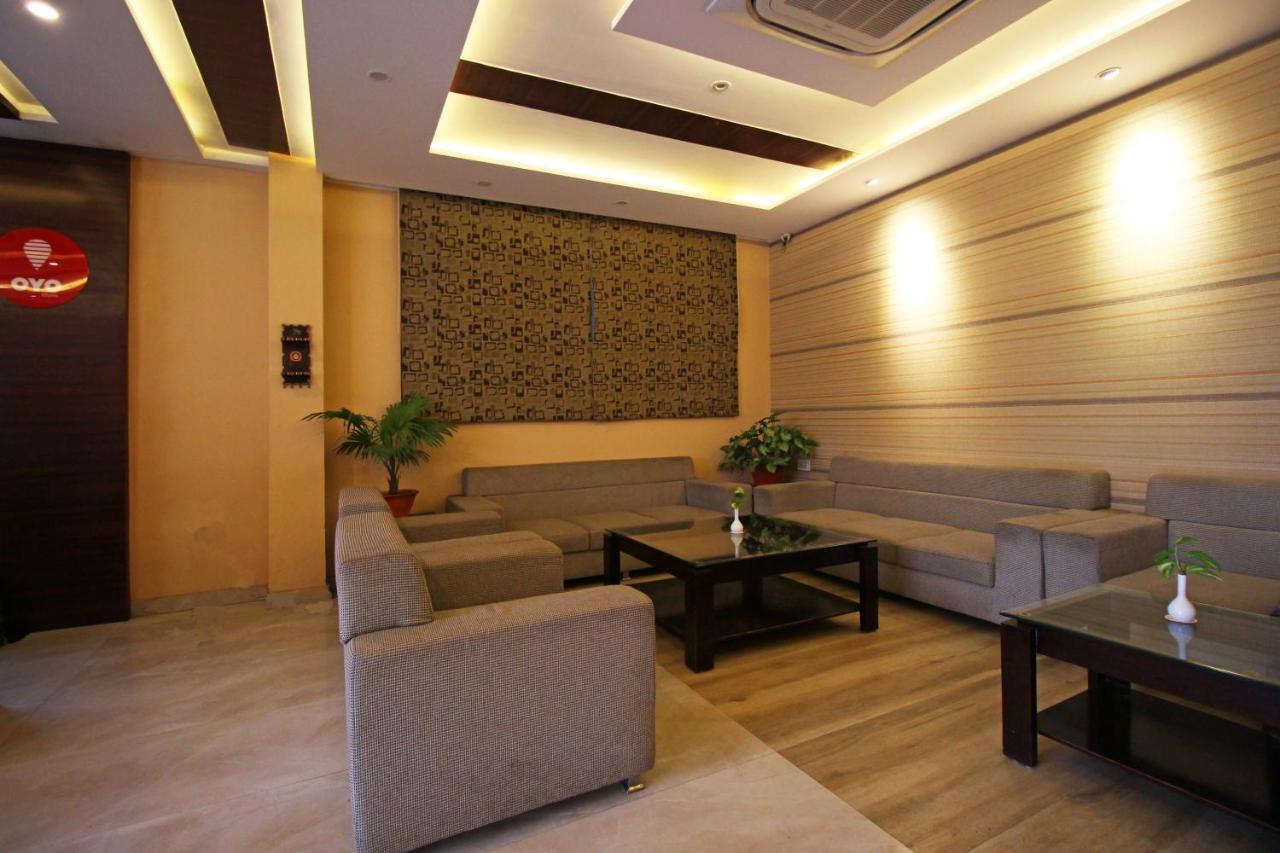 Capital O 4535 Hotel Uma Palace Váránaszi Kültér fotó