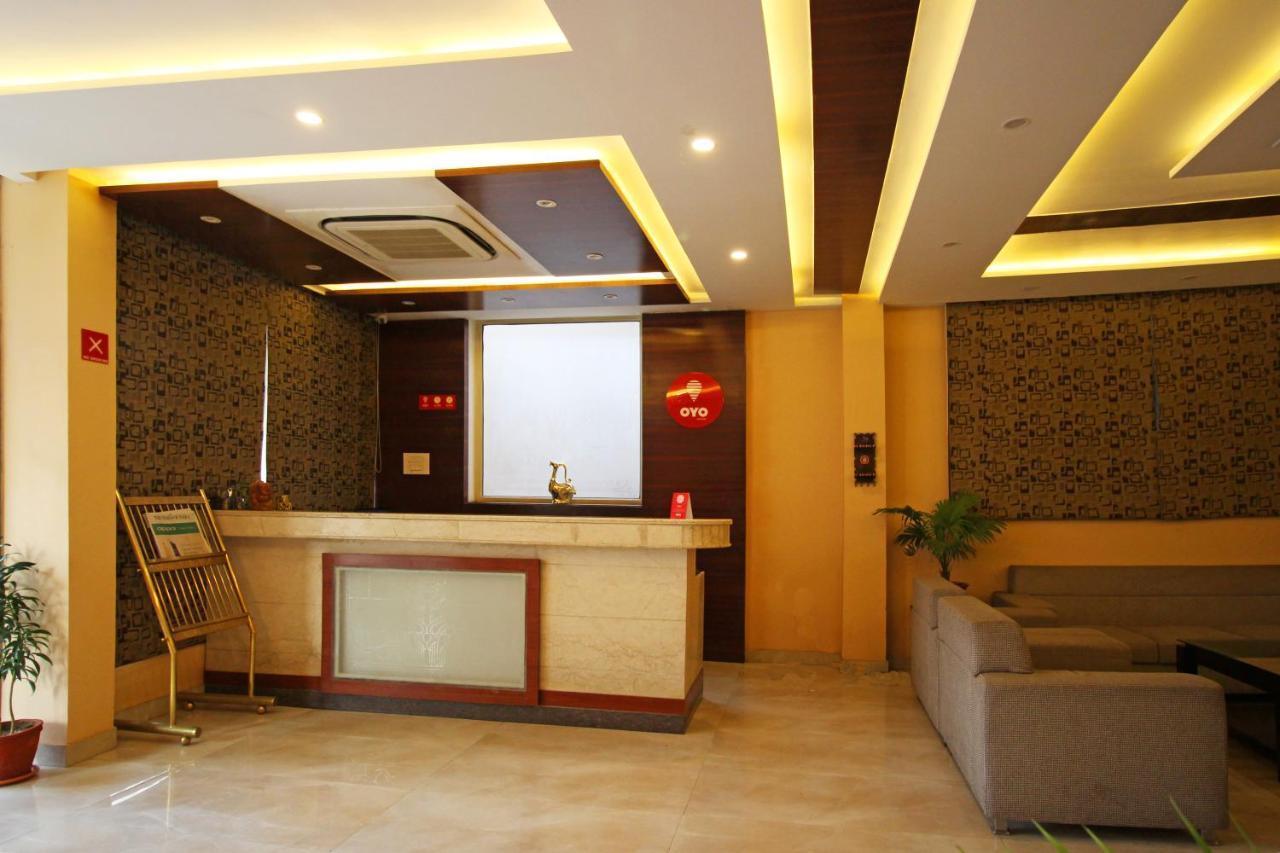 Capital O 4535 Hotel Uma Palace Váránaszi Kültér fotó