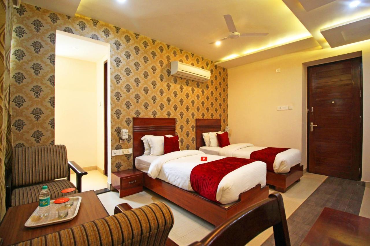 Capital O 4535 Hotel Uma Palace Váránaszi Kültér fotó