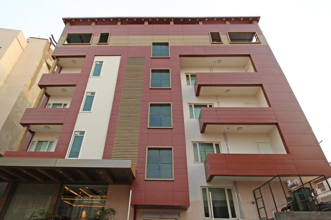 Capital O 4535 Hotel Uma Palace Váránaszi Kültér fotó