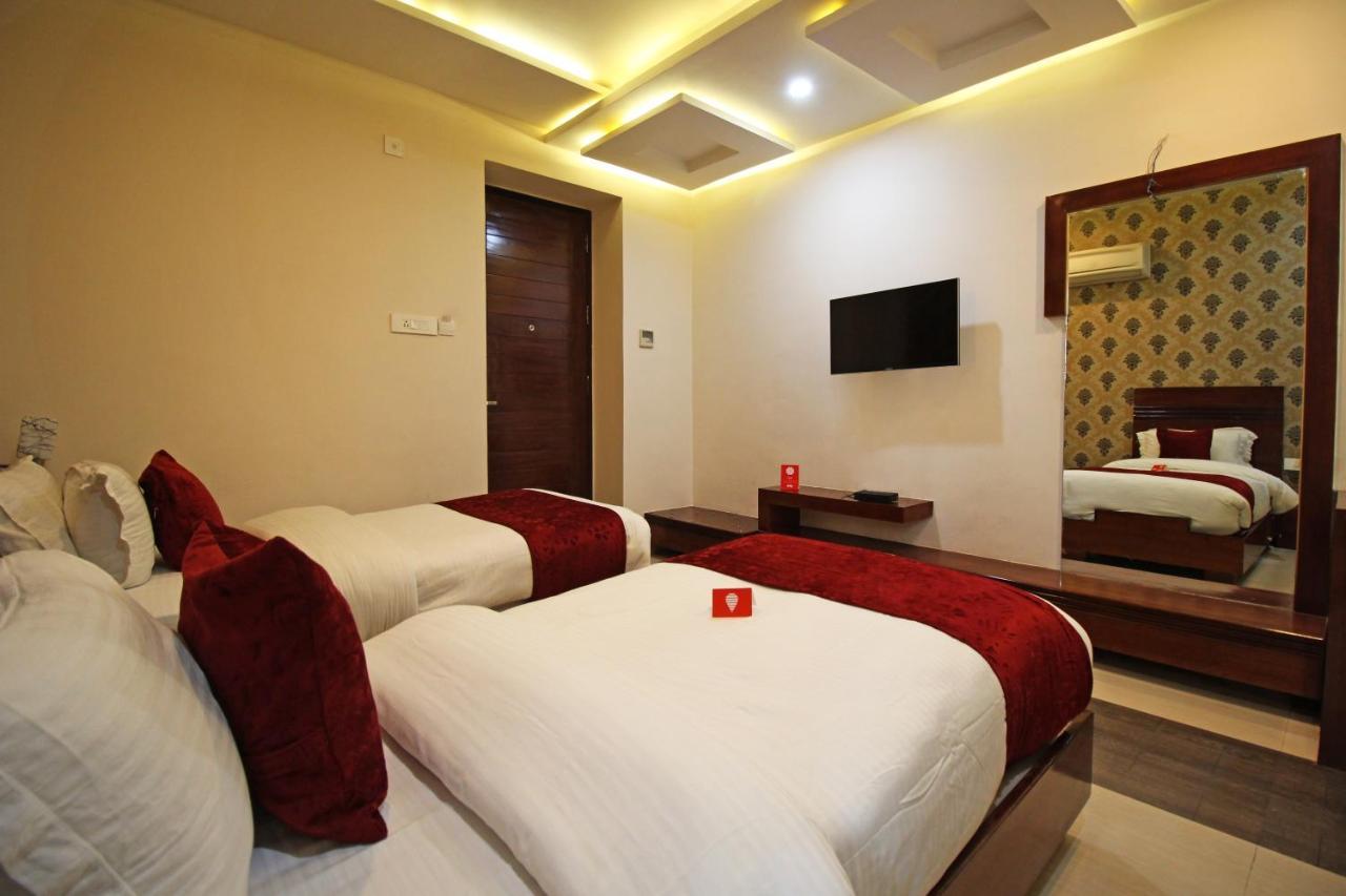 Capital O 4535 Hotel Uma Palace Váránaszi Kültér fotó