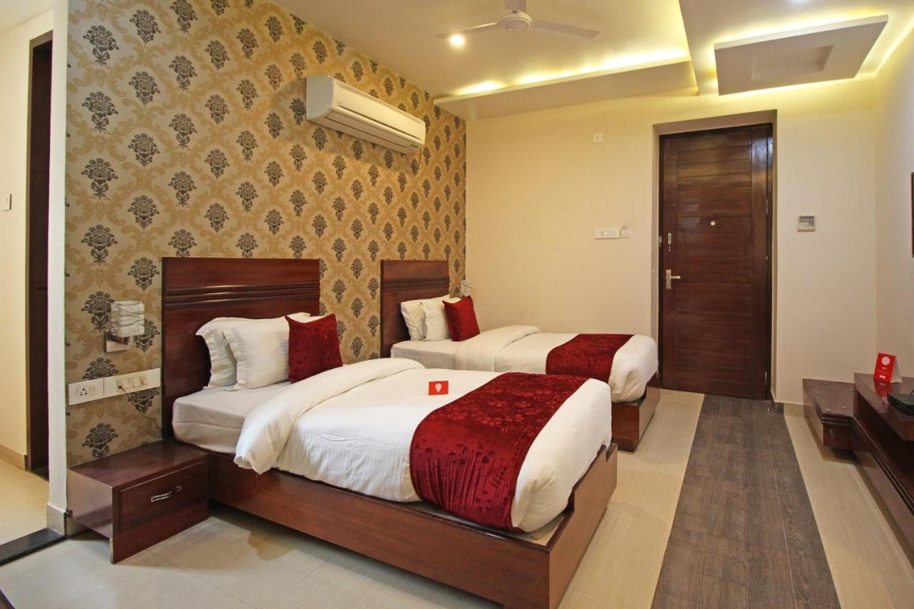 Capital O 4535 Hotel Uma Palace Váránaszi Kültér fotó