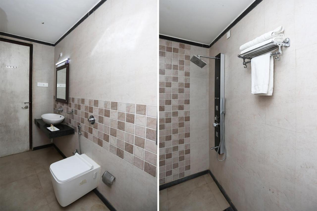 Capital O 4535 Hotel Uma Palace Váránaszi Kültér fotó