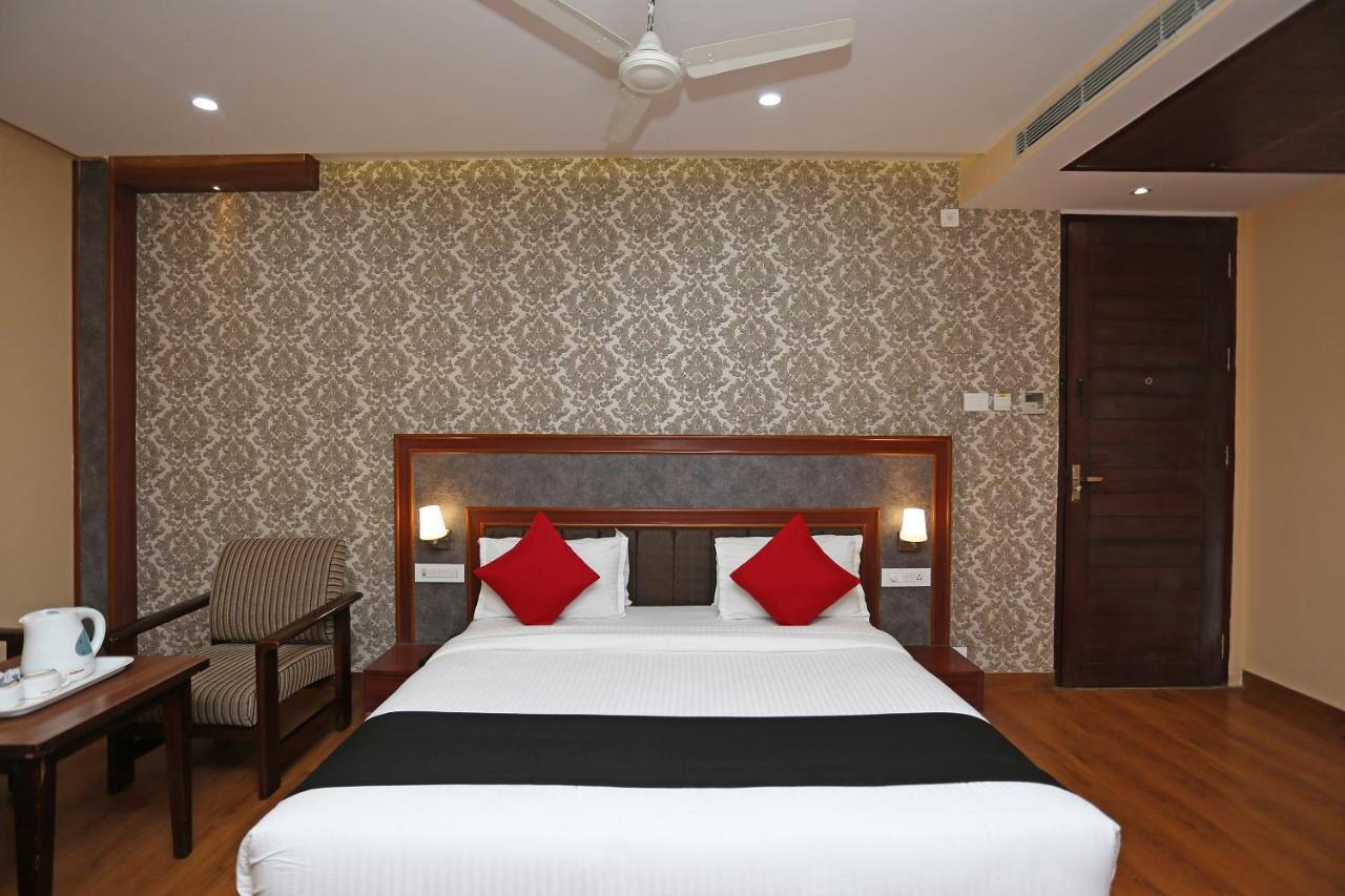 Capital O 4535 Hotel Uma Palace Váránaszi Kültér fotó